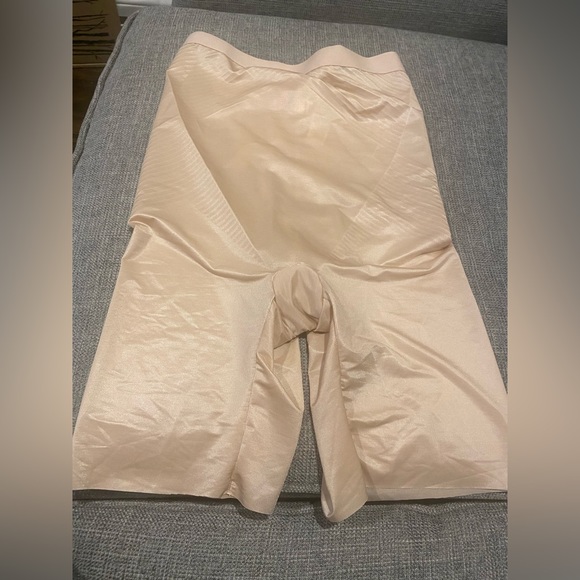 SPANX Thinstincts 2.0 high-waisted mid-thigh shorts - Picture 6 of 7